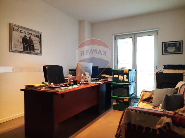 Ufficio in vendita a Municipio 1, Puglia
