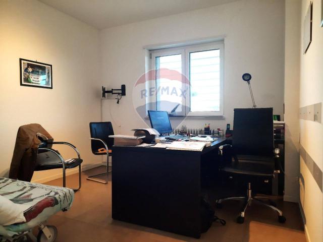 Ufficio in vendita a Municipio 1, Puglia