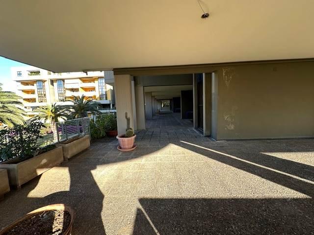 Ufficio in vendita a Municipio 2, Puglia