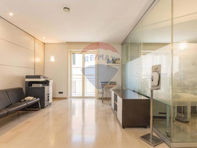 Ufficio in vendita a Municipio 1, Puglia