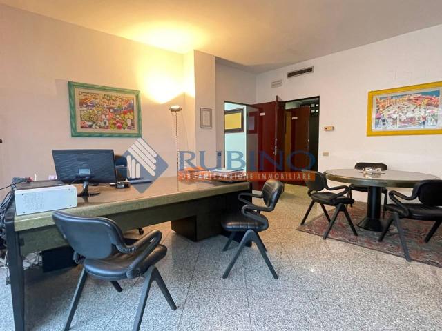 Ufficio in vendita a Municipio 2, Puglia