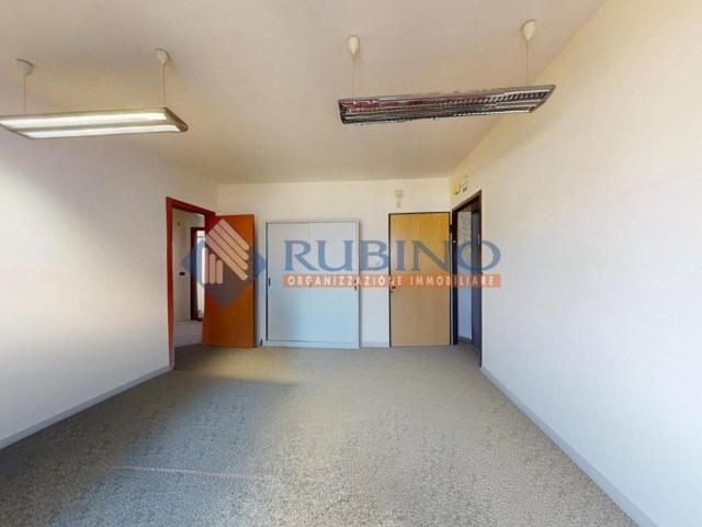 Ufficio in vendita a Municipio 1, Puglia
