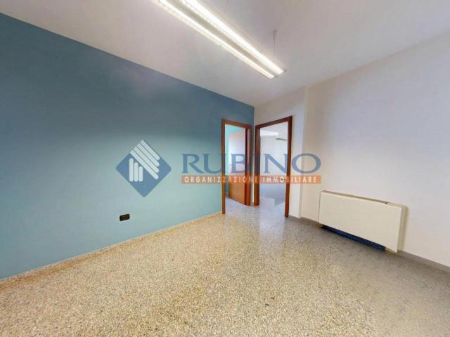 Ufficio in vendita a Municipio 1, Puglia