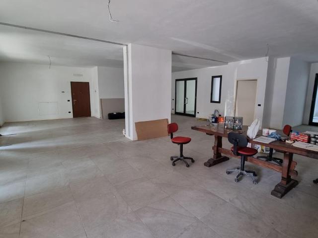 Ufficio in vendita a Borgo Palazzo, Bergamo