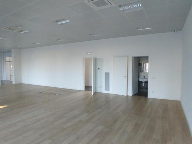 Ufficio in vendita a Bernareggio, Lombardia