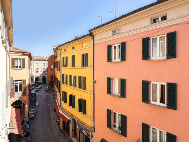 Ufficio in vendita a Santo Stefano, Bologna