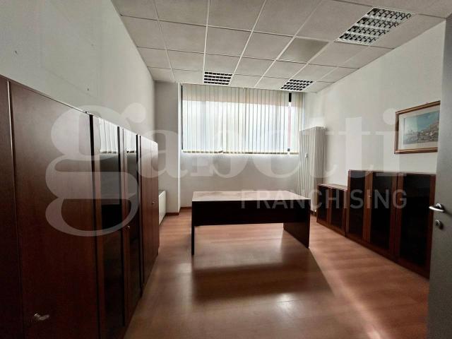 Ufficio in vendita a Porto-Saragozza, Bologna