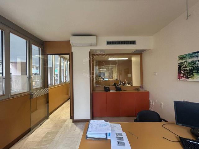 Ufficio in vendita a Porto-Saragozza, Bologna