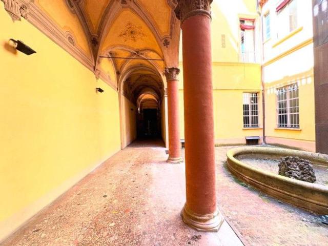 Ufficio in vendita a Santo Stefano, Bologna