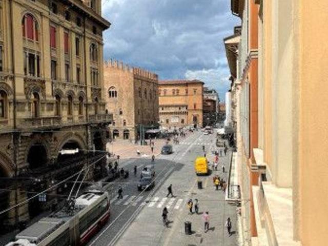 Ufficio in vendita a Santo Stefano, Bologna