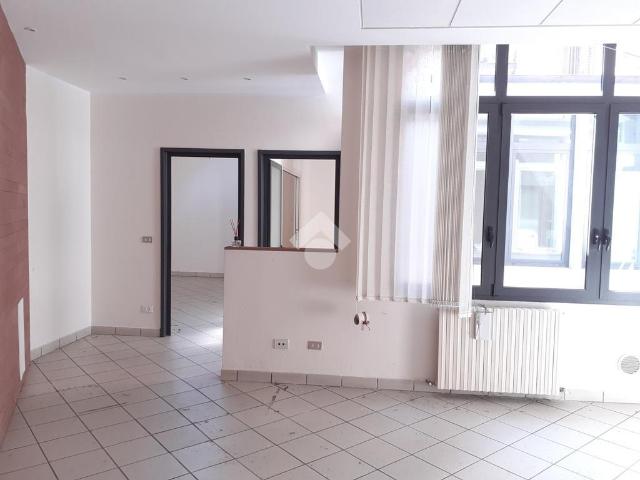 Ufficio in vendita a Santo Stefano, Bologna