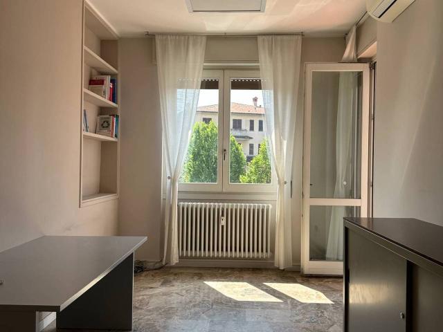 Ufficio in vendita a Brembate, Lombardia