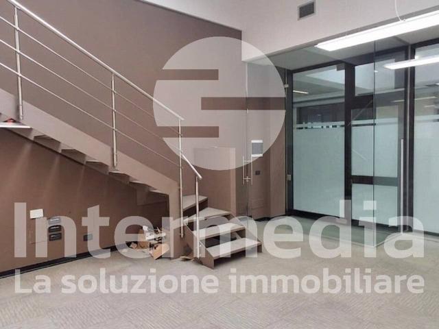 Ufficio in vendita a Zona Est, Brescia