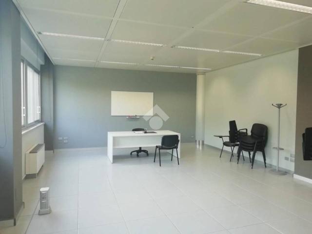 Ufficio in vendita a Zona Sud, Brescia