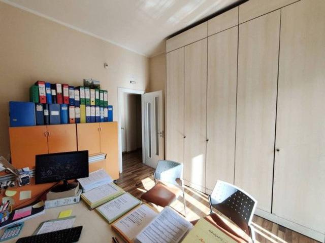 Ufficio in vendita a Brusciano, Campania