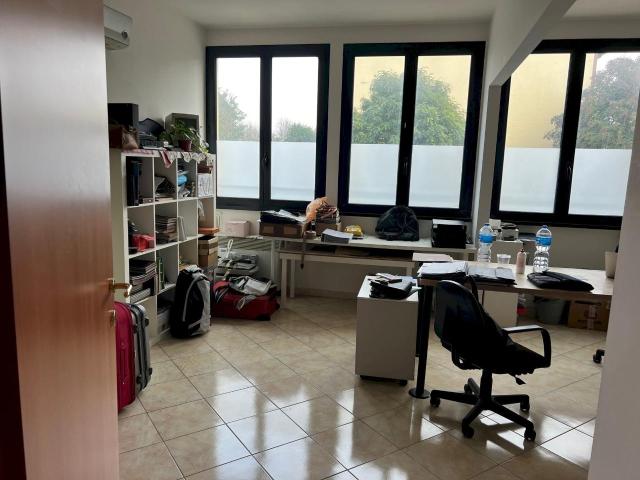 Ufficio in vendita a Budrio, Reggio Emilia