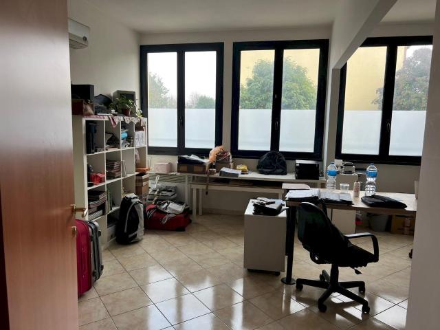 Ufficio in vendita a Budrio, Reggio Emilia