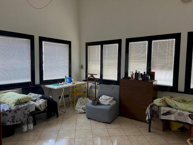 Ufficio in vendita a Budrio, Reggio Emilia