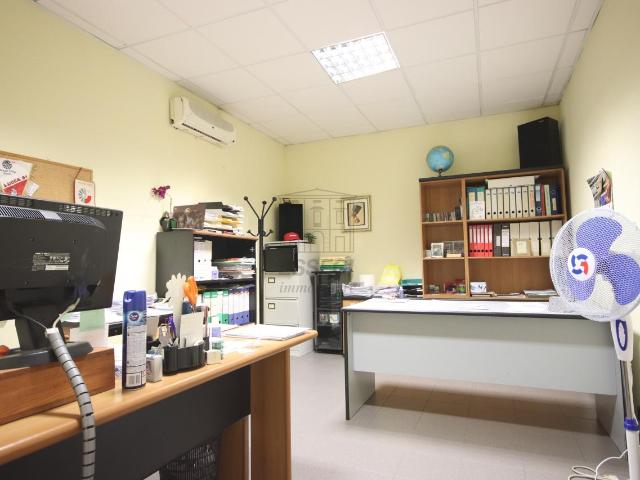 Ufficio in vendita a San Colombano, Capannori