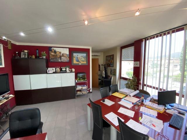 Ufficio in vendita a Capannori, Toscana