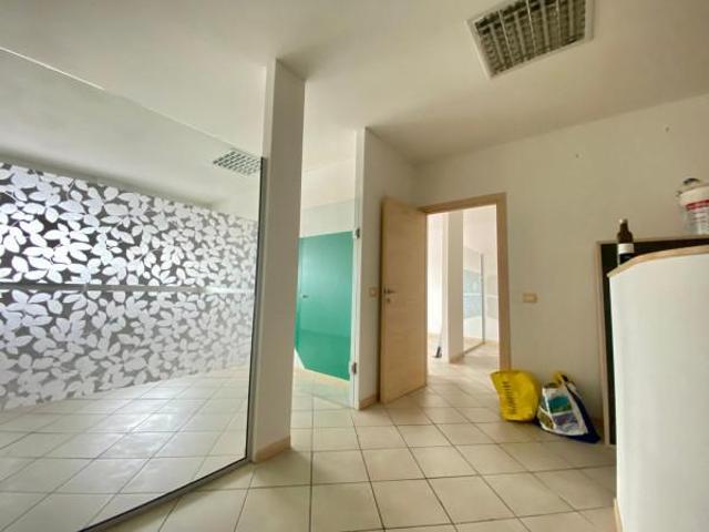 Ufficio in vendita a Capannori, Lucca