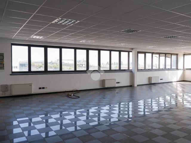 Ufficio in vendita a Caponago, Lombardia
