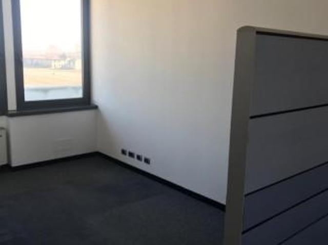 Ufficio in vendita a Caponago, Lombardia