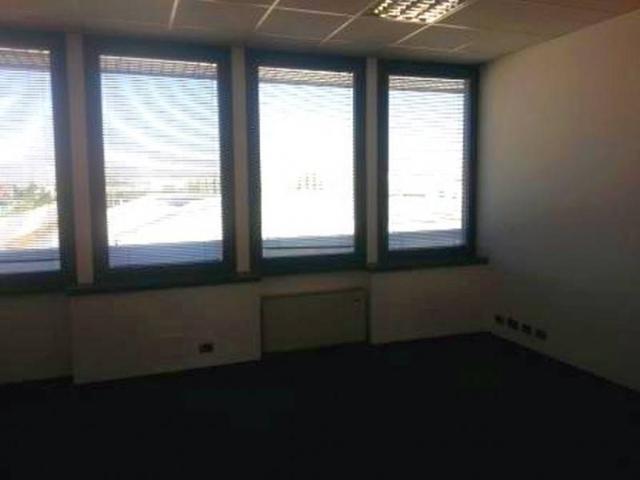 Ufficio in vendita a Caponago, Lombardia