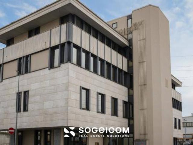 Ufficio in vendita a Caponago, Lombardia