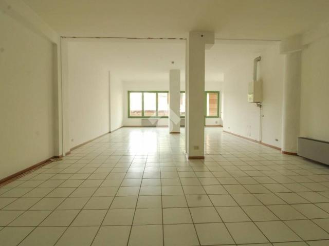Ufficio in vendita a Capriate, Capriate San Gervasio
