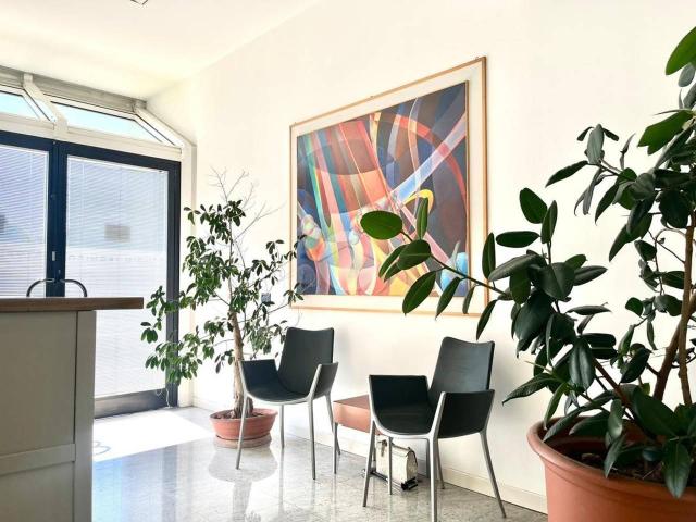 Ufficio in vendita a Carate Brianza, Lombardia