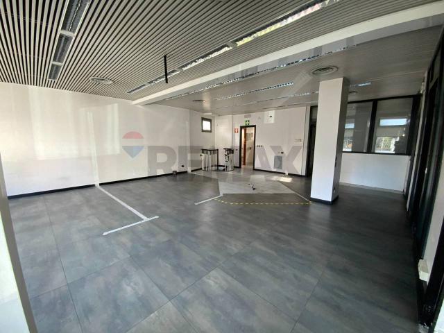 Ufficio in vendita a Moncone, Cardano al Campo