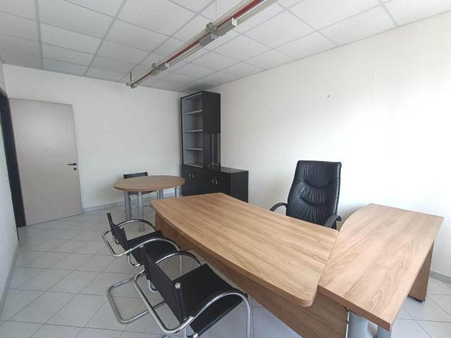 Ufficio in vendita a Carrara, Toscana