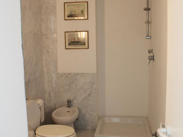 Ufficio in vendita a Pontecimato, Carrara