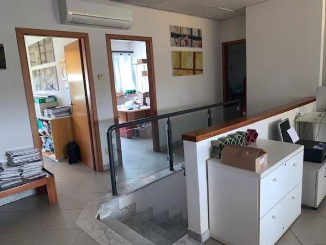 Ufficio in vendita a Sant'Antonio, Carrara