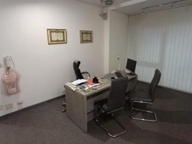 Ufficio in vendita a Carrara, Toscana