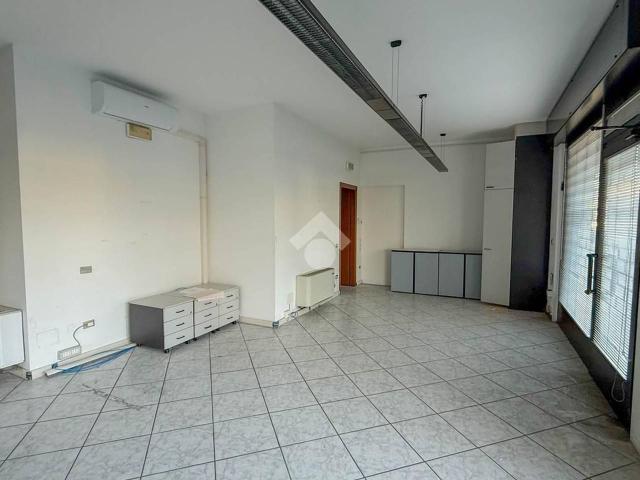 Ufficio in vendita a Carugate, Lombardia