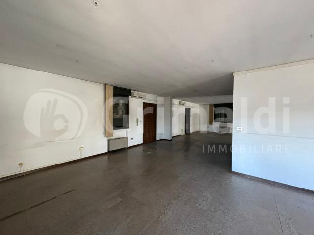 Ufficio in vendita a Casale Di Scodosia, Veneto