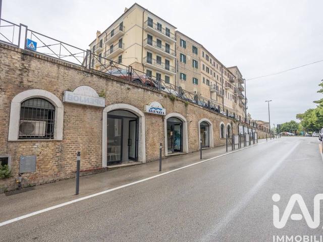 Ufficio in vendita a Figuretta, Marche