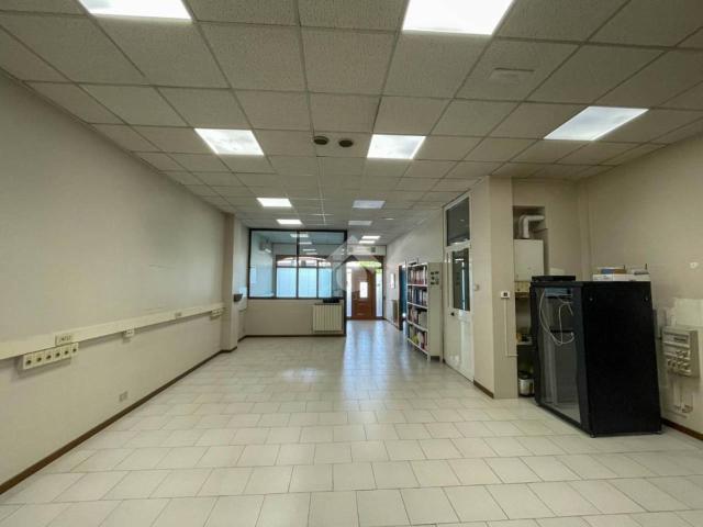 Ufficio in vendita a Cavenago Brianza, Lombardia