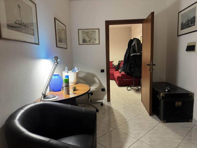 Ufficio in vendita a Cecina, Livorno