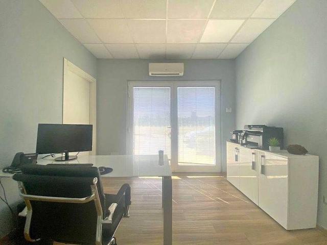 Ufficio in vendita a Cecina, Toscana