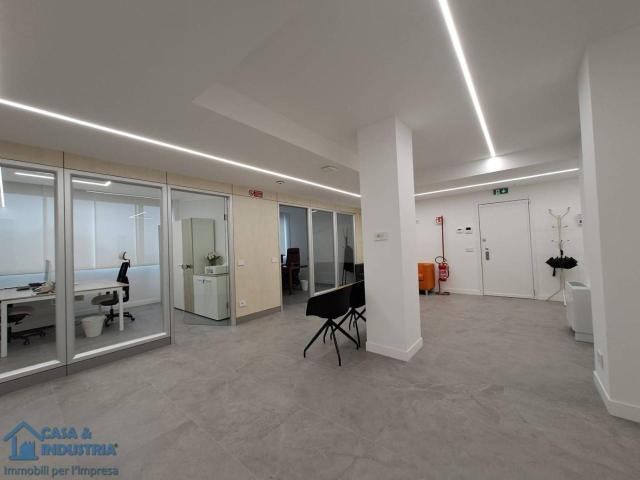 Ufficio in vendita a Cernusco Sul Naviglio, Lombardia