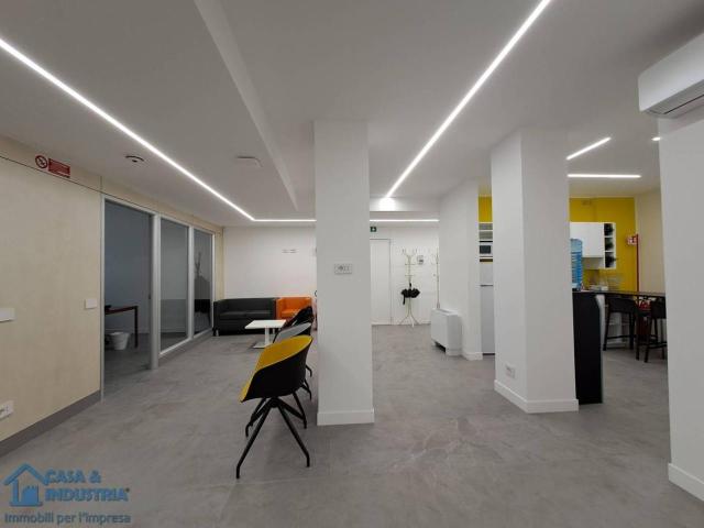 Ufficio in vendita a Cernusco Sul Naviglio, Lombardia