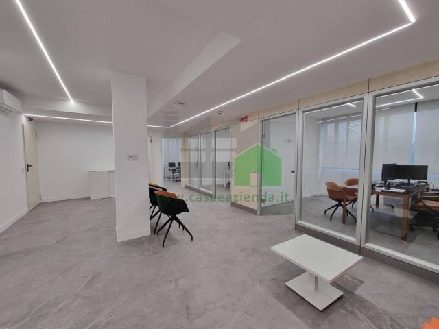 Ufficio in vendita a Cernusco Sul Naviglio, Lombardia