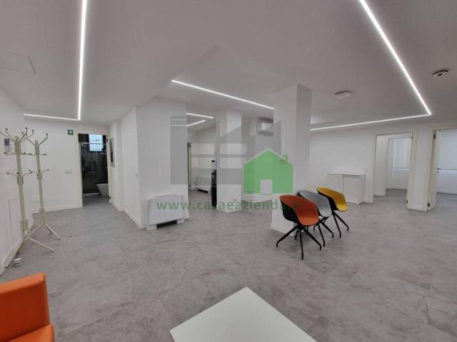 Ufficio in vendita a Cernusco Sul Naviglio, Lombardia