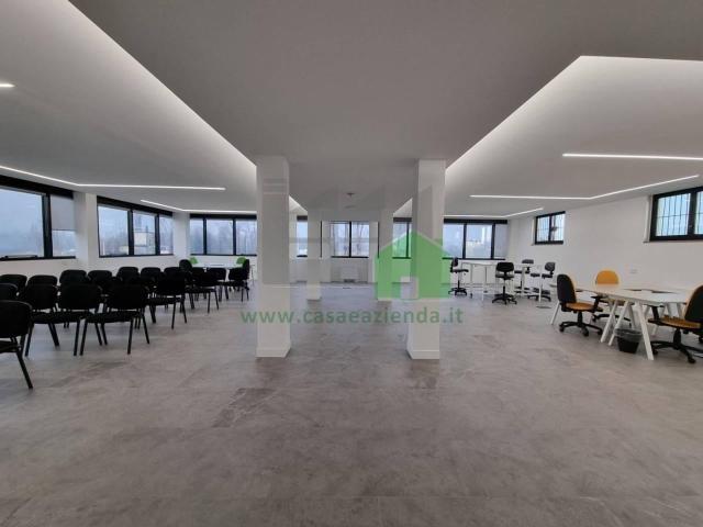 Ufficio in vendita a Cernusco Sul Naviglio, Lombardia
