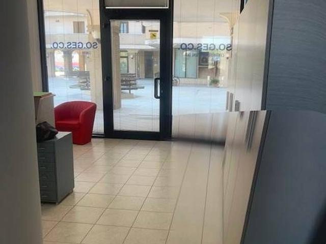 Ufficio in vendita a Marche, Macerata