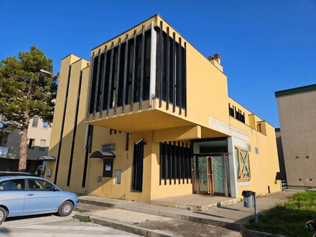 Ufficio in vendita a Colli al Metauro, Marche