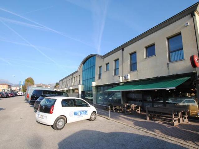 Locale Commerciale in vendita a Cornedo Vicentino, Veneto